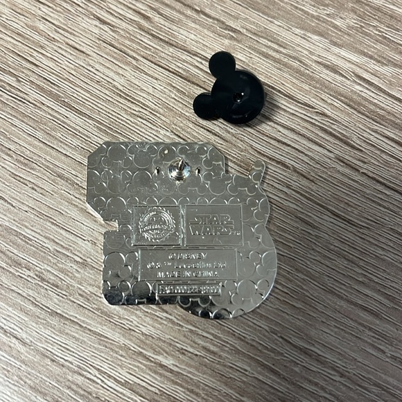 Star Wars - Resistance Hero pin - Picture 3 of 5